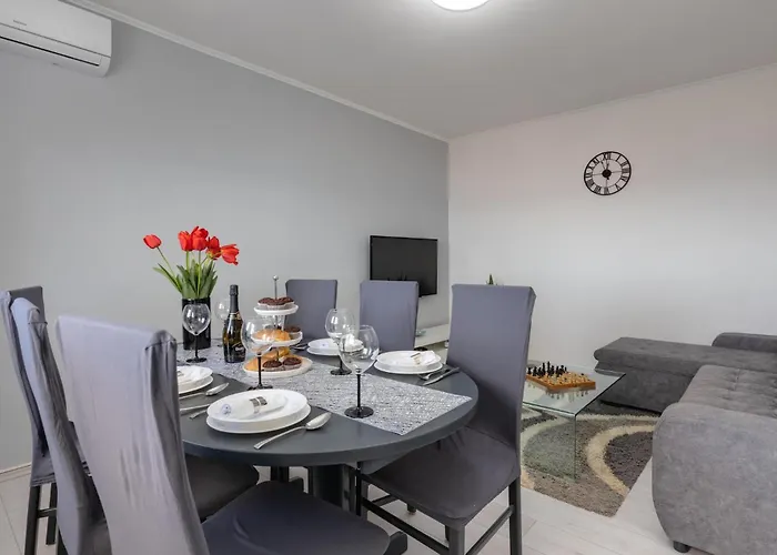 2 Bedroom Gorgeous In Драмаль