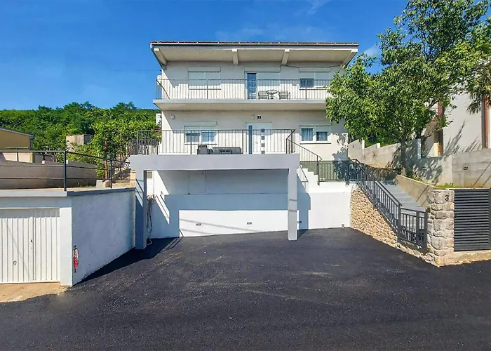 2 Bedroom Gorgeous In *