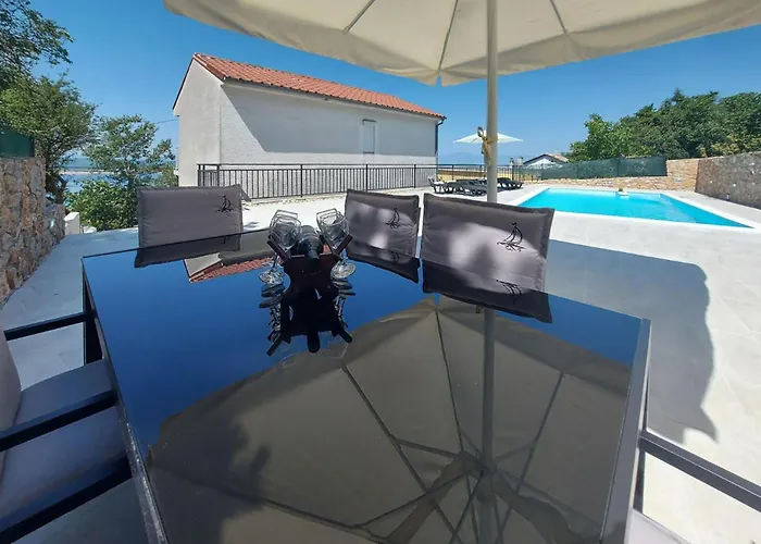 2 Bedroom Gorgeous In *