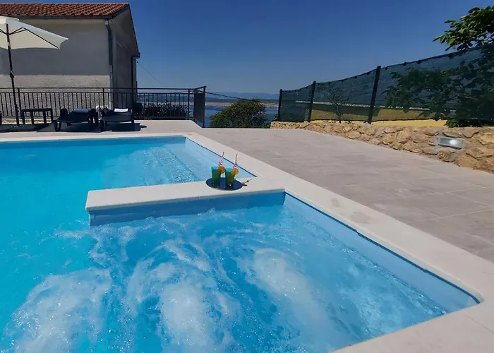 2 Bedroom Gorgeous In Dramalj