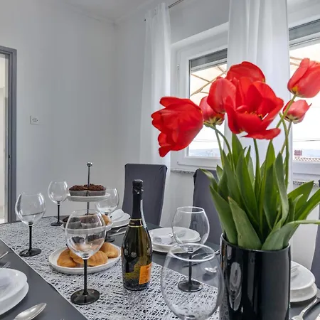 2 Bedroom Gorgeous In * Dramalj
