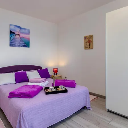 2 Bedroom Gorgeous In Holiday home Dramalj