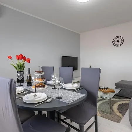 2 Bedroom Gorgeous In Dramalj