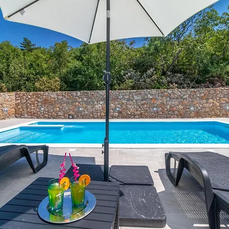 2 Bedroom Gorgeous In Holiday home