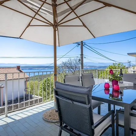 2 Bedroom Gorgeous In Holiday home Dramalj