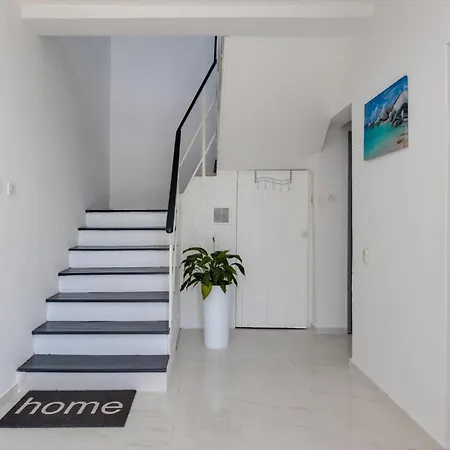 2 Bedroom Gorgeous In Holiday home *
