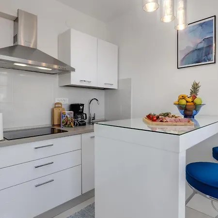2 Bedroom Gorgeous In Holiday home Dramalj