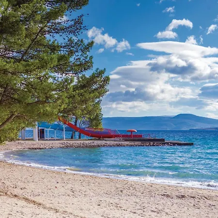 2 Bedroom Gorgeous In Holiday home