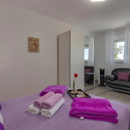 2 Bedroom Gorgeous In Holiday home
