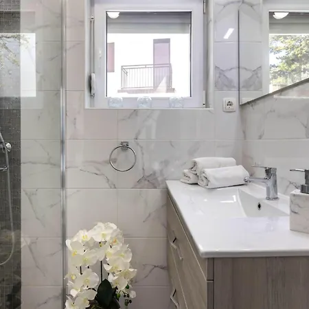 2 Bedroom Gorgeous In Holiday home