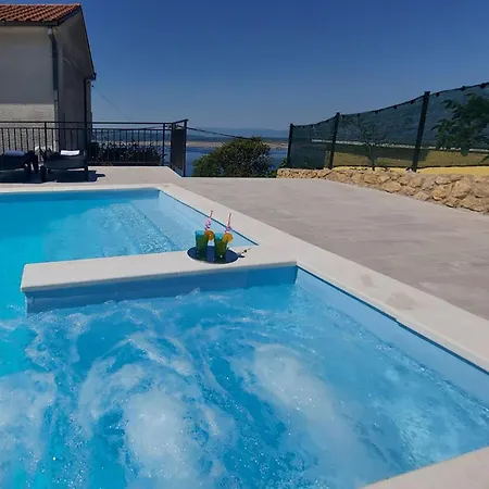 2 Bedroom Gorgeous In Dramalj