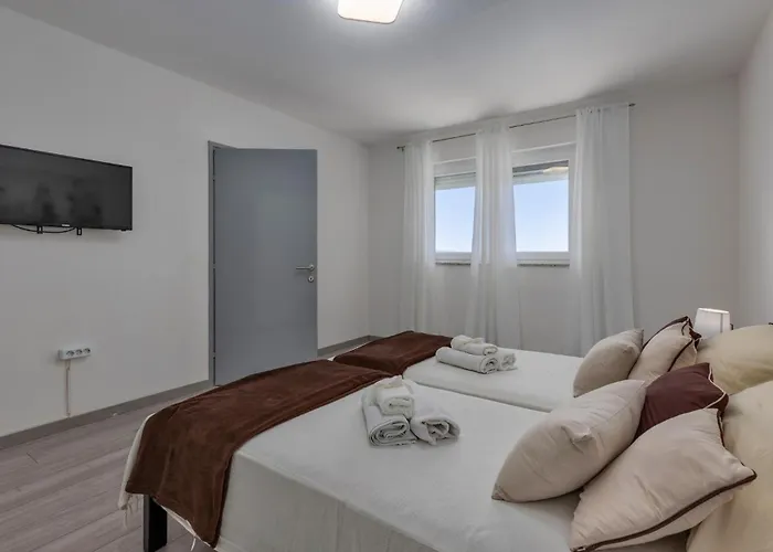 2 Bedroom Gorgeous In * Dramalj