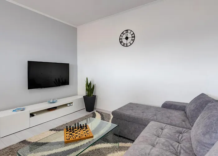 2 Bedroom Gorgeous In *