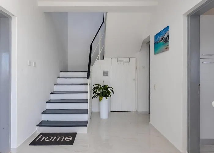 2 Bedroom Gorgeous In Dom wakacyjny *